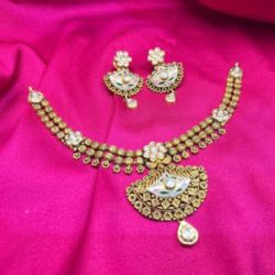 Elegant Enamel Antique 22kt Gold Necklace