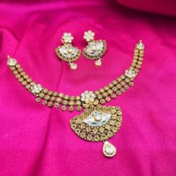 Elegant Enamel Antique 22kt Gold Necklace