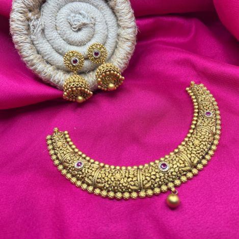 Antique 22kt Gold Necklace with Intricate Stud Detailing