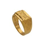 Sophisticated 22kt Gold Ring