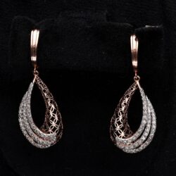 Swinging in Style 14kt Gold Diamond Earrings